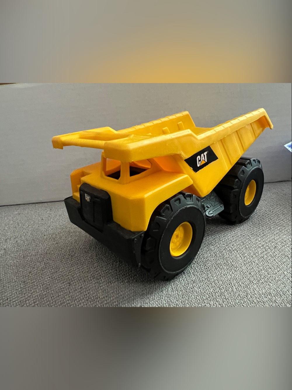 CAT Tough Rigs, Dump Truck